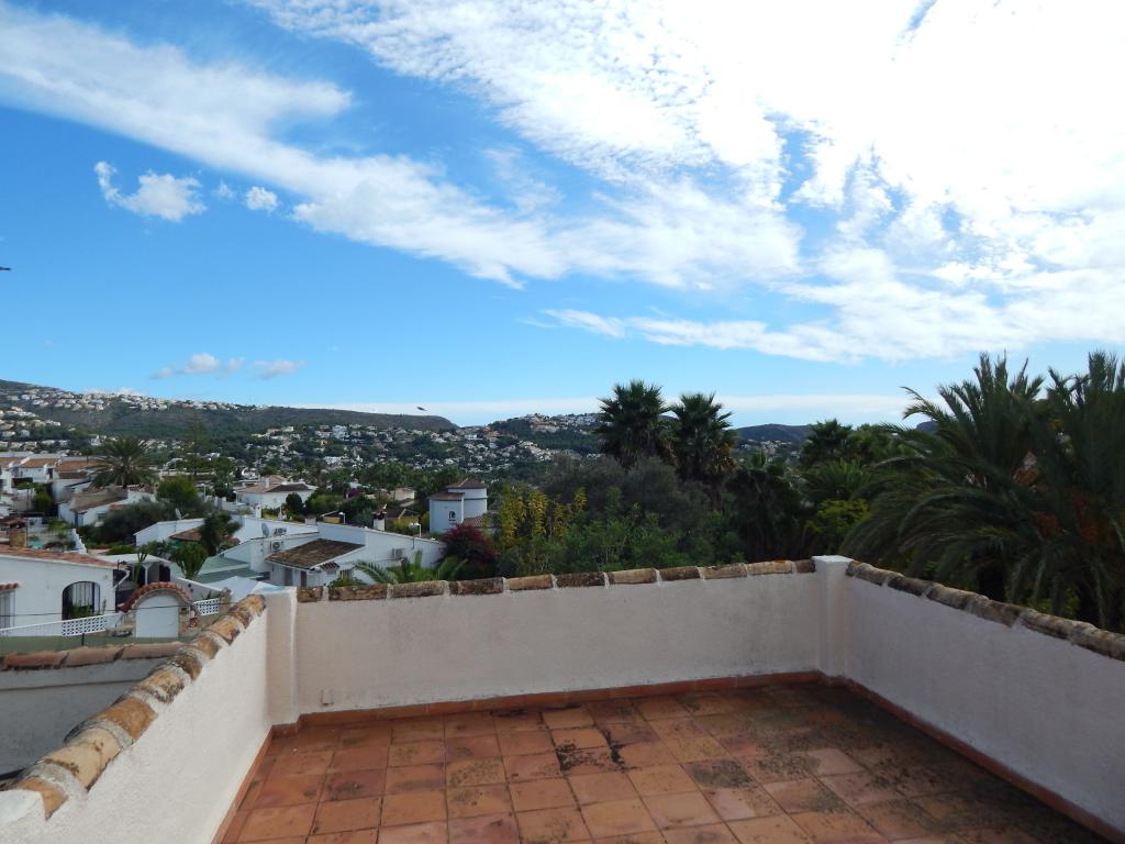 Qlistings 4 Bedroom and 3 bathroom villa on large plot with possible opportunity of a business in Moraira. image 2