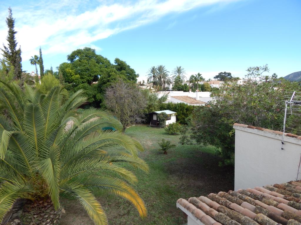 Qlistings 4 Bedroom and 3 bathroom villa on large plot with possible opportunity of a business in Moraira. image 3