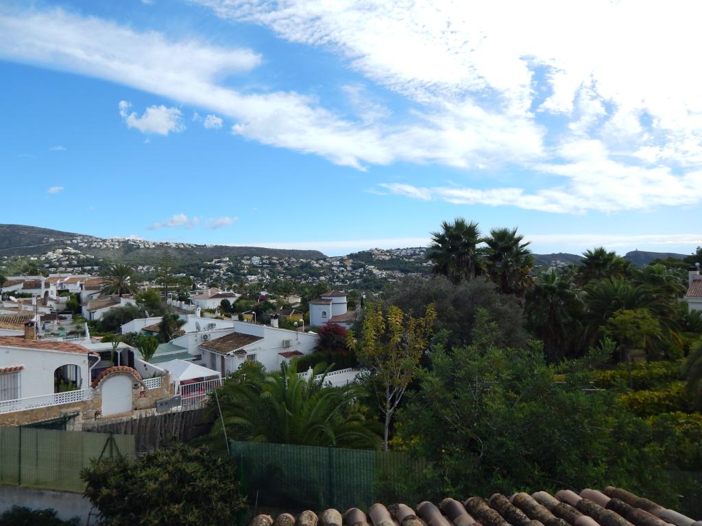 Qlistings 4 Bedroom and 3 bathroom villa on large plot with possible opportunity of a business in Moraira. image 4