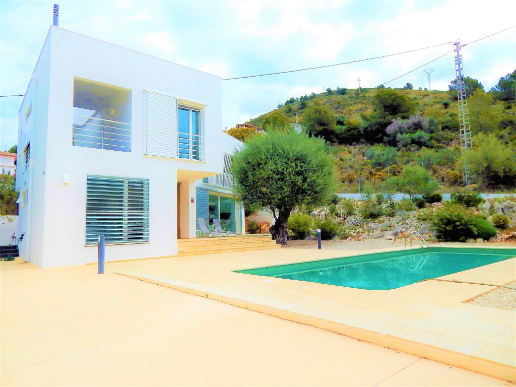 Qlistings Spectacular Modern 5 Bed Villa only 10 mins Walk to El Portet Beach in Moraira image 20