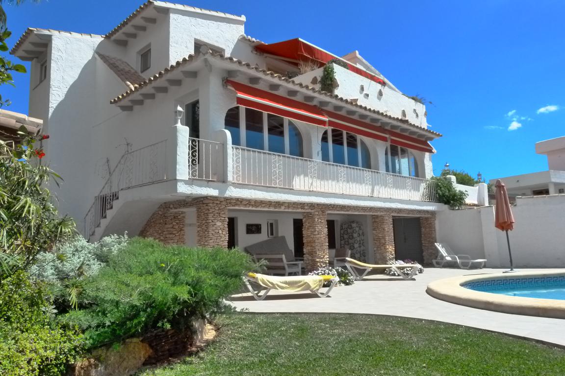 Qlistings 4 bedroom and 4 bathroom villa with Fantastic Seaviews in Pla Del Mar Moraira image 22