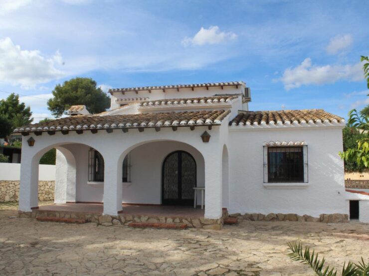 Main Photo of a 3 bedroom  Villa for sale