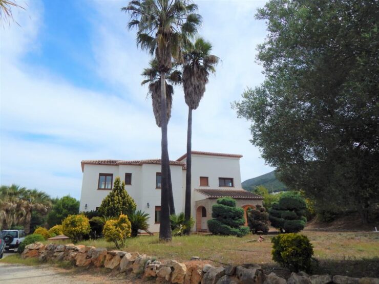 Qlistings - 9 bedroom 8 bathroom villa for sale in Moraira close to amenities Property Image