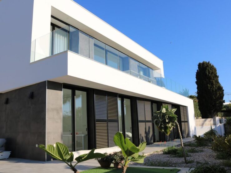 Qlistings - Modern 3 Bed 3 Bath Villa 100 m to the Beach with Sea Views In Calpe Property Image