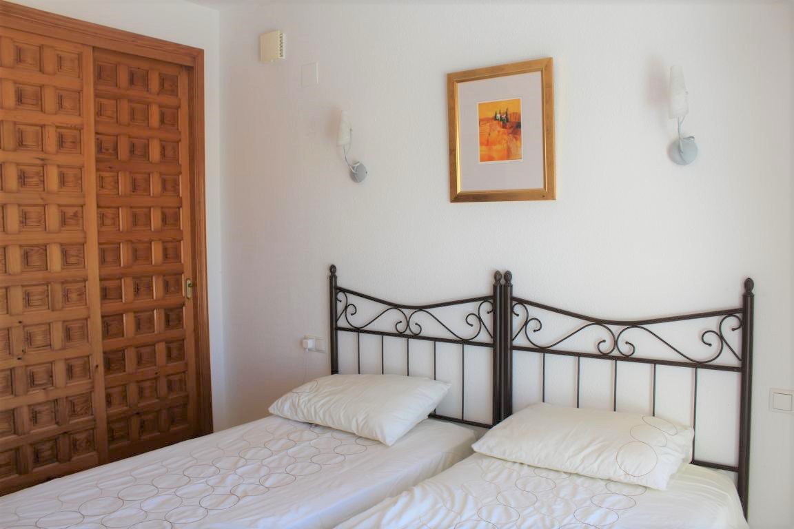 Villa in Cumbre Del Sol 