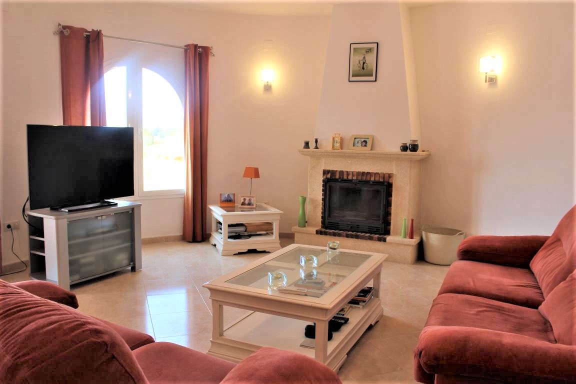 Villa in Cumbre Del Sol 