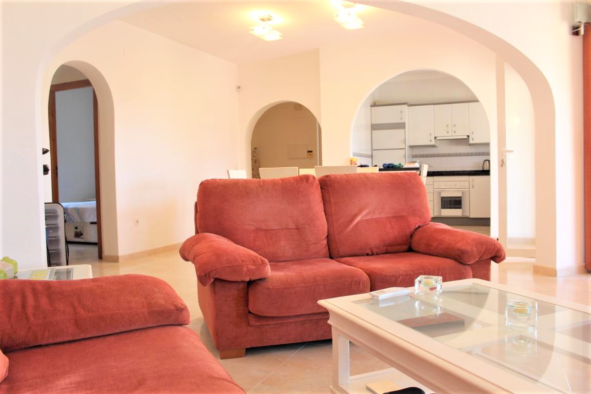 Villa in Cumbre Del Sol 