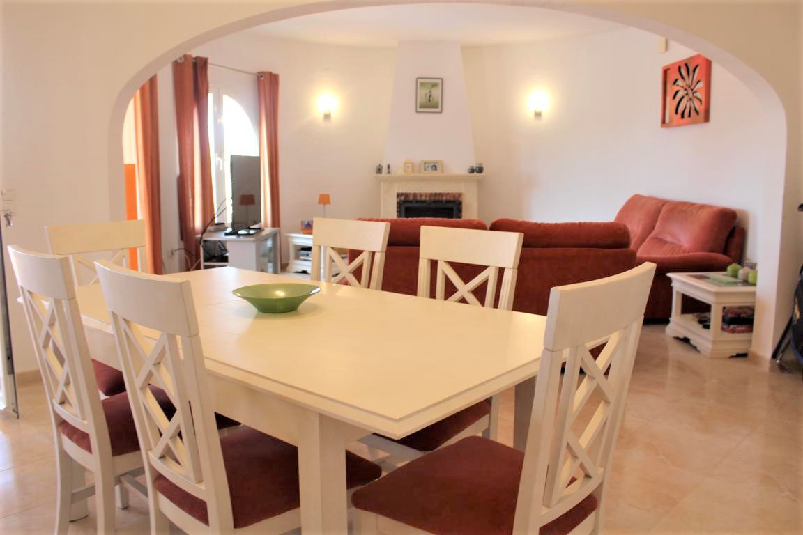 Villa in Cumbre Del Sol 
