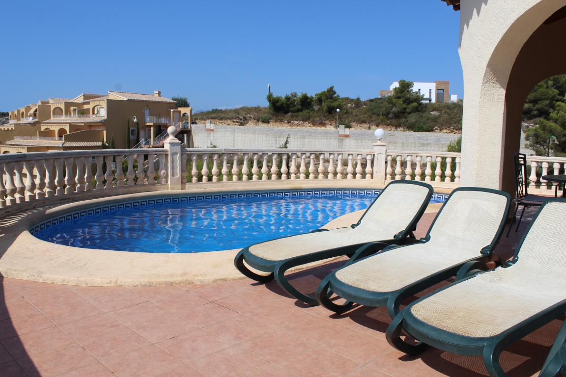 Villa in Cumbre Del Sol 