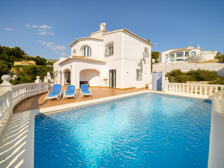 Villa in Cumbre Del Sol 