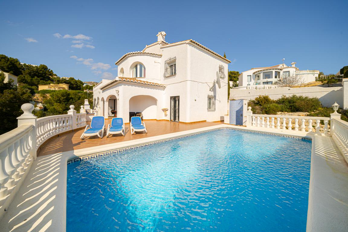 Villa in Cumbre Del Sol 