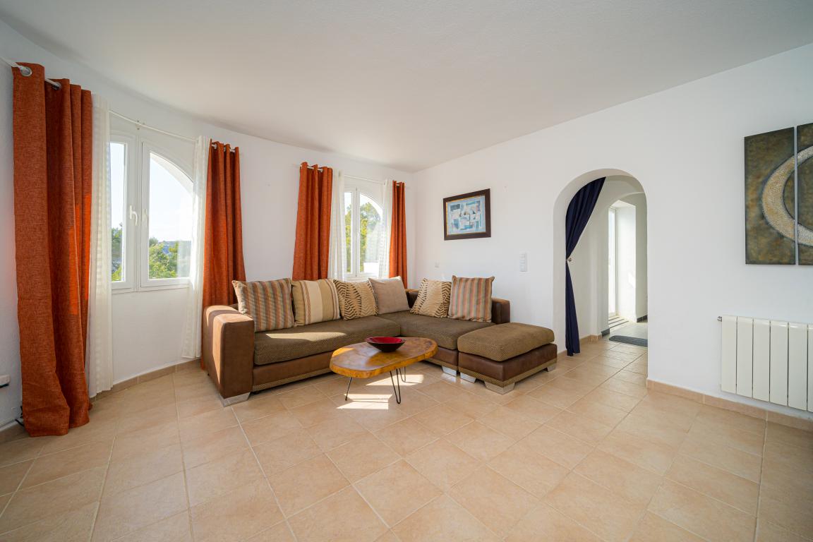 Villa in Cumbre Del Sol 