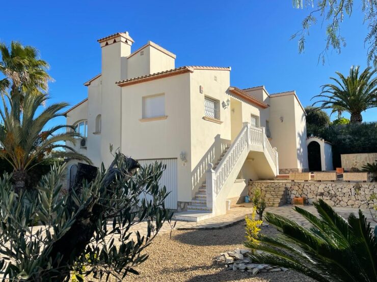 Lovely Private 3 Villa in Los Molinos Reduced In Price