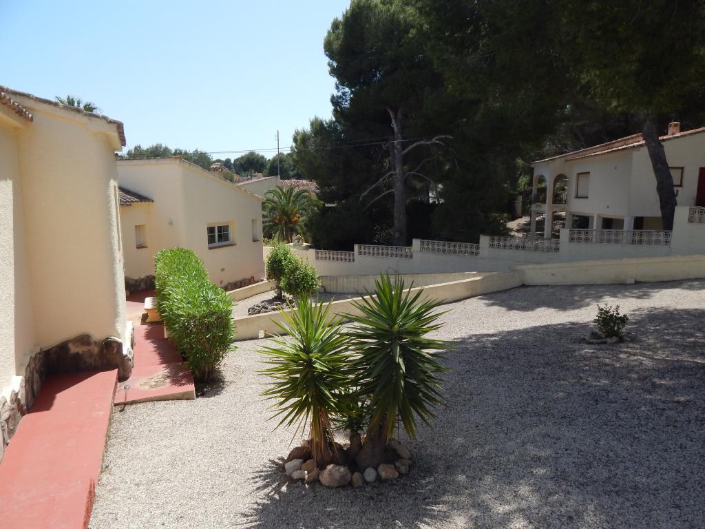 Qlistings Very spacious 4 bed villa 10 minute walking distance to the beautiful town of Moraira and its stunning beaches image 2