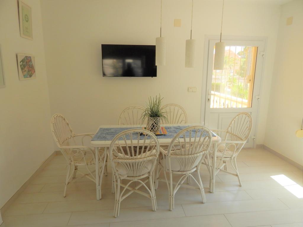 Qlistings Very spacious 4 bed villa 10 minute walking distance to the beautiful town of Moraira and its stunning beaches image 9