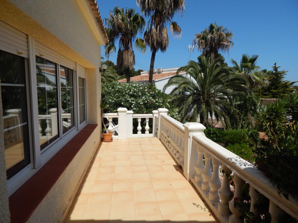 Qlistings Very spacious 4 bed villa 10 minute walking distance to the beautiful town of Moraira and its stunning beaches image 18