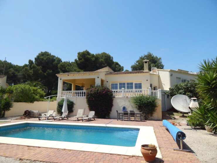 Very spacious 4 bed villa 10 minute walking distance to the beautiful town of Moraira and its stunning beaches