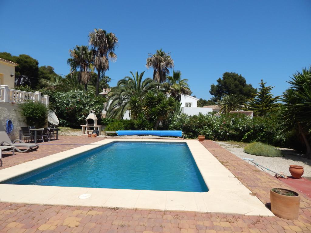 Qlistings Very spacious 4 bed villa 10 minute walking distance to the beautiful town of Moraira and its stunning beaches image 23