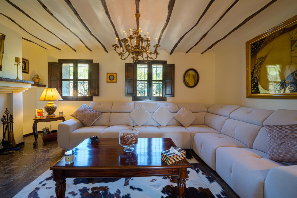 Qlistings LUXURY COUNTRY ESTATE LOCATED IN AN AREA OF PROTECTED OUTSTANDING NATURAL BEAUTY image 26