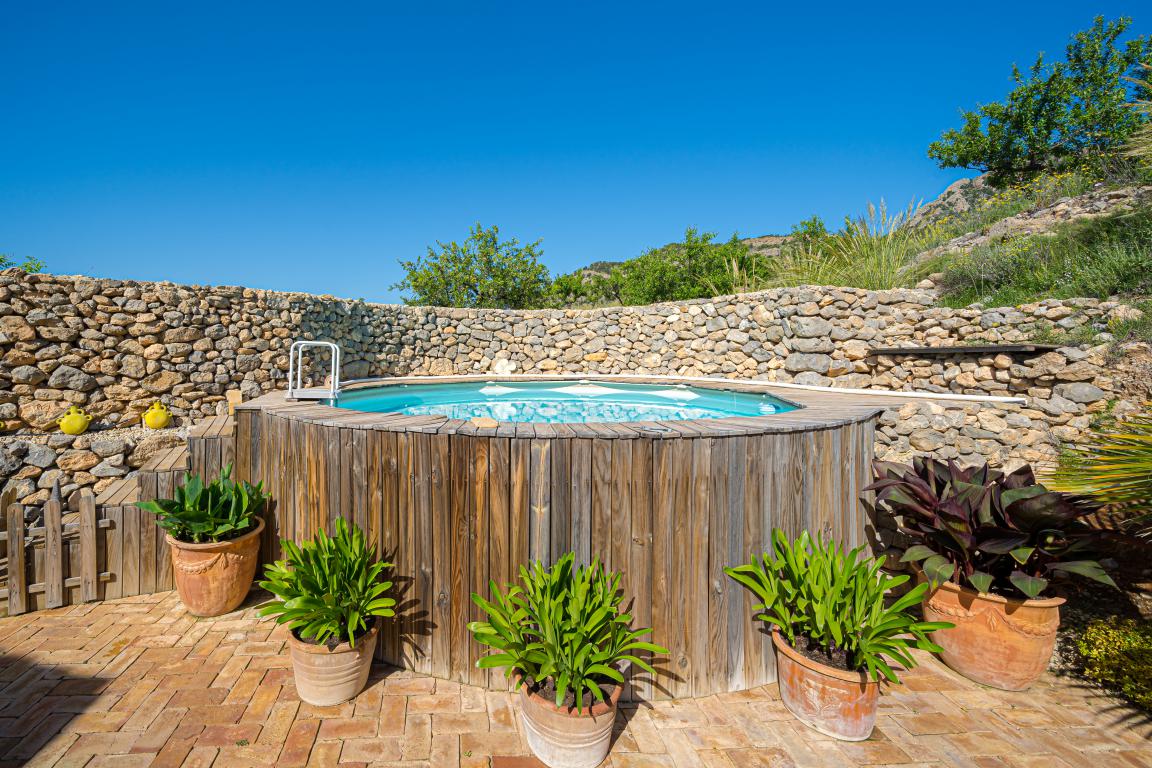 Qlistings LUXURY COUNTRY ESTATE LOCATED IN AN AREA OF PROTECTED OUTSTANDING NATURAL BEAUTY image 40