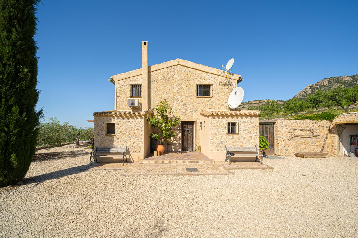 Qlistings LUXURY COUNTRY ESTATE LOCATED IN AN AREA OF PROTECTED OUTSTANDING NATURAL BEAUTY image 43