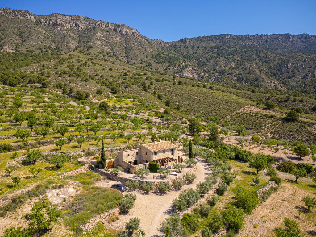 Qlistings LUXURY COUNTRY ESTATE LOCATED IN AN AREA OF PROTECTED OUTSTANDING NATURAL BEAUTY image 57
