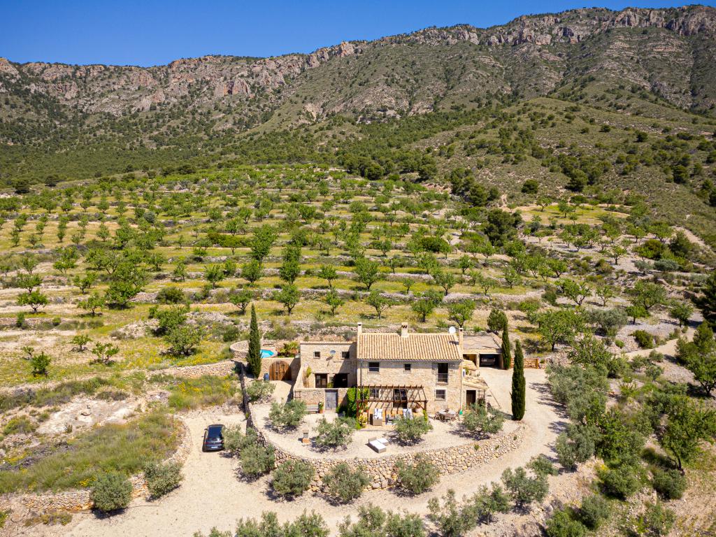 Qlistings LUXURY COUNTRY ESTATE LOCATED IN AN AREA OF PROTECTED OUTSTANDING NATURAL BEAUTY image 66