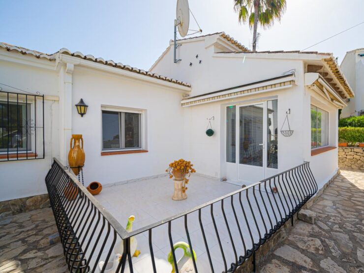 Exclusive Immaculate 3 Bed 2 Bath Villa With a Communal Pool in Moraira