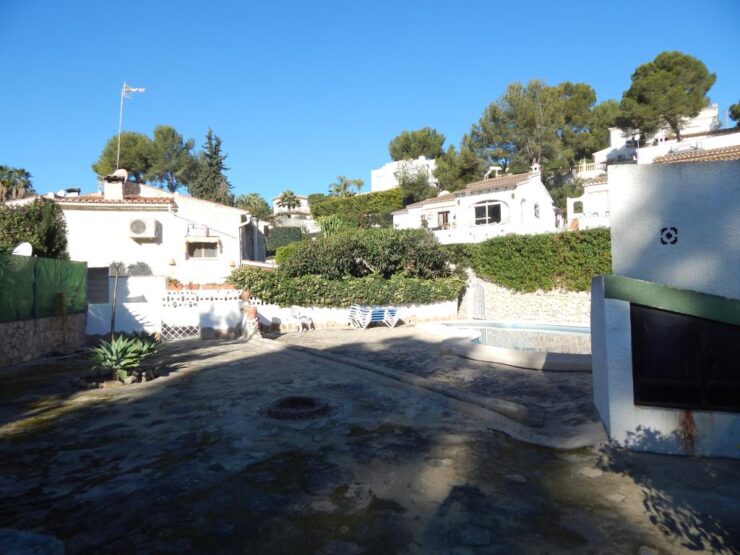 2/3 bedroom 2 bathroom community villa 10 minutes walk to El portet beach in Moraira