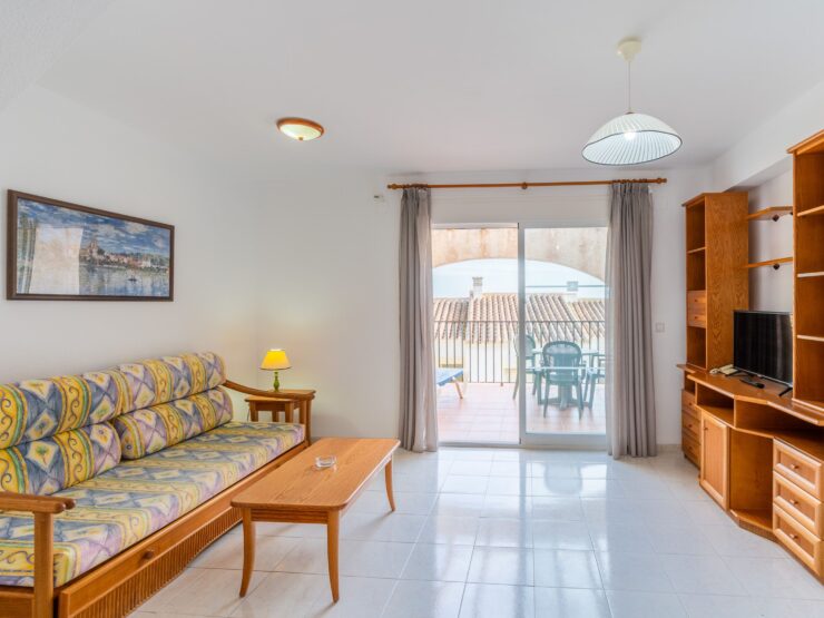 Qlistings - Development of bungalows located in a quiet residential area with spectacular views of the Mediterranean Sea and the Penon de Ifach. Townhouses with 1, 2, and 3 bedrooms. Property Image