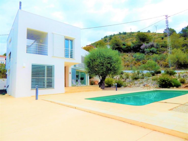 Spectacular Modern 5 Bed Villa only 10 mins Walk to El Portet Beach in Moraira
