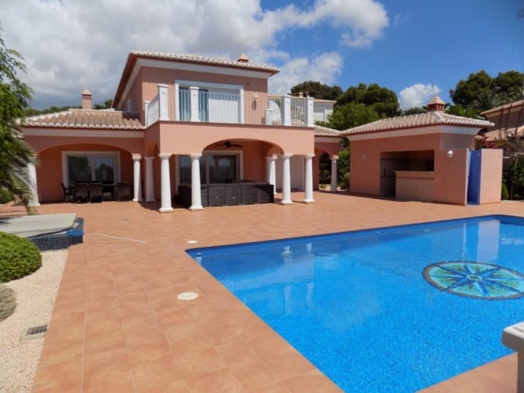 Luxury 4 Bed Villa With Stunning Sea Views & Only 2 mins To The Beach In Moraira.