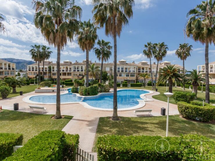 2 Bed Apartment Walking Distance To The Beach
