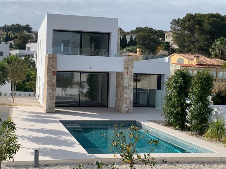 new 4 bedroom 4 bathroom Luxury villa close to Fustera Beach