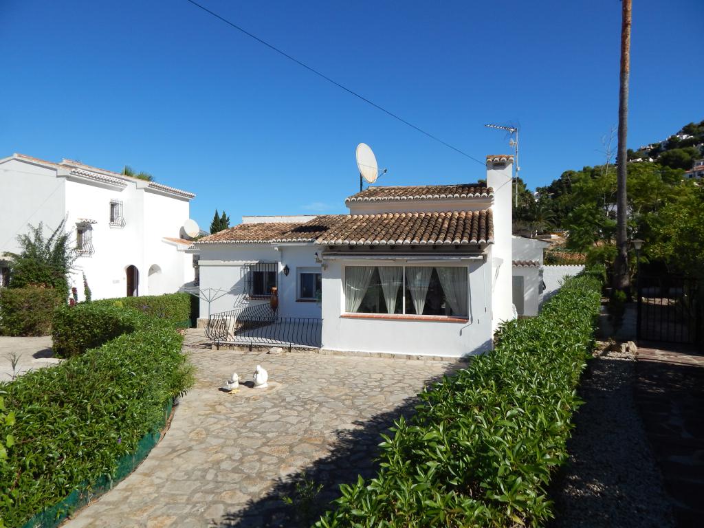 Beautiful Refurbished 3 Bed Villa With a Communal Pool in Moraira