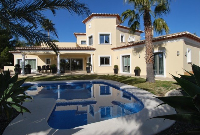 fantastic 4 bedroom 4 bathroom Close to Moraira