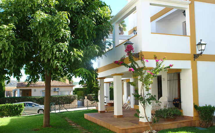 Corner 2 bedroom 2 bathroom townhouse close to Javea and Denia
