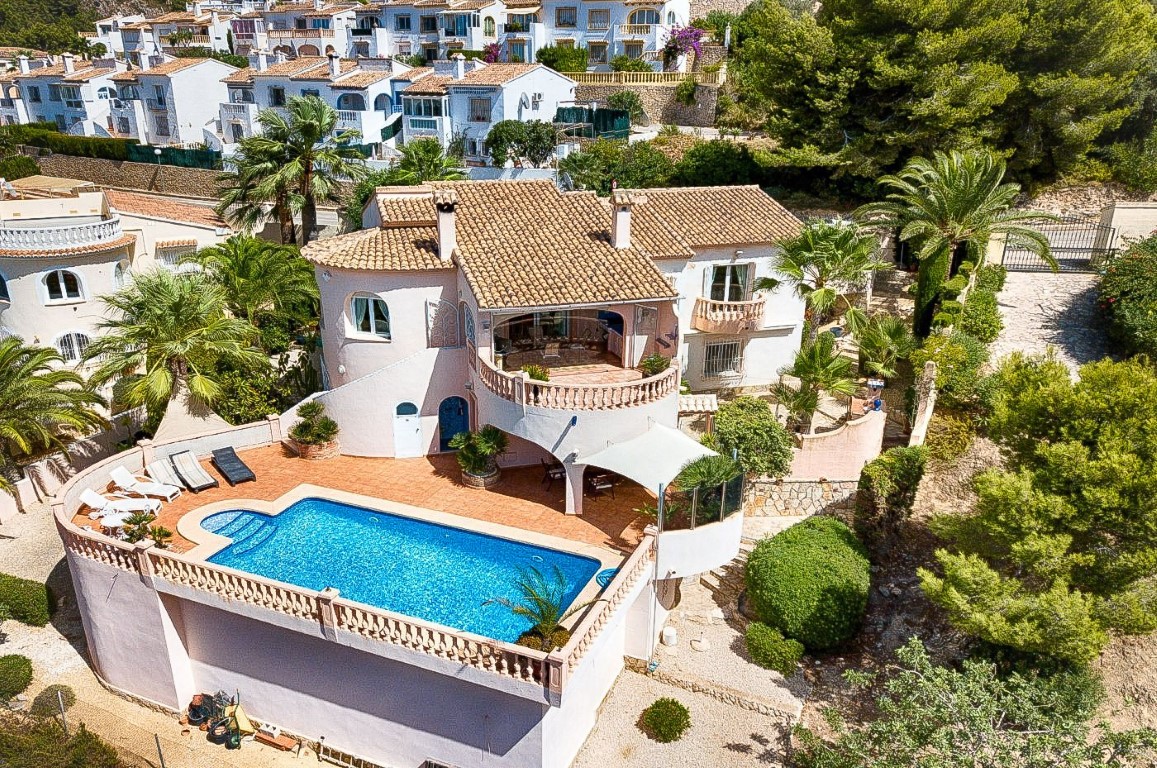 4 bedroom 3 bathroom Traditional Spanish villa for sale in Benitachell