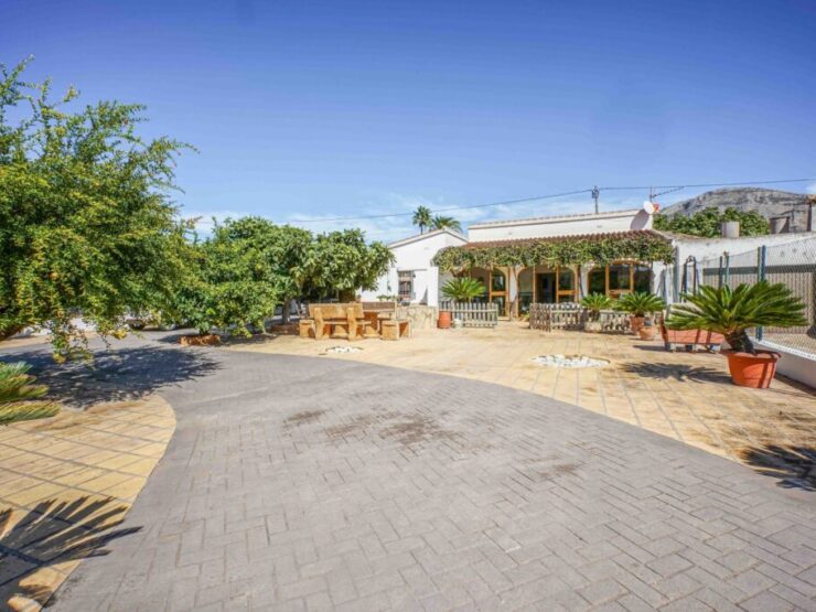 Main Photo of a 4 bedroom  Finca for sale