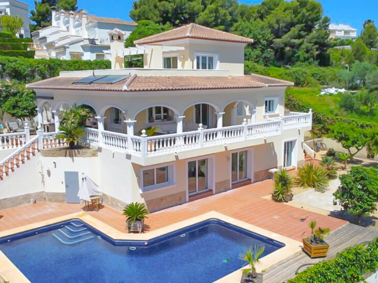 Excellent 4 bedroom 3 bathroom villa in Moraira