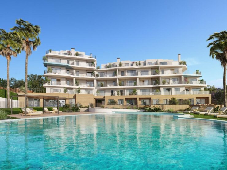 2 bedroom 2 bathroom front line apartments over looking the beach in a ideal location