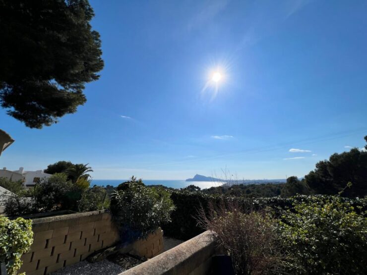 Apartment with sea views and garden in Altea.