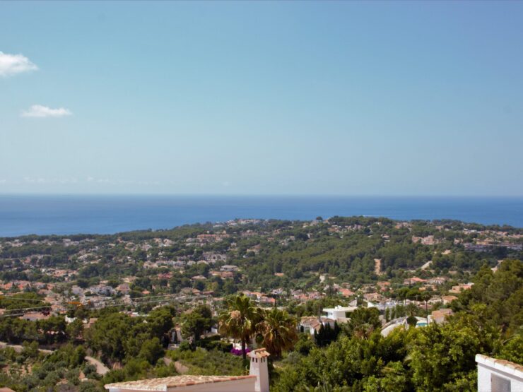 Large building plot with beautiful sea views for sale in Moraira