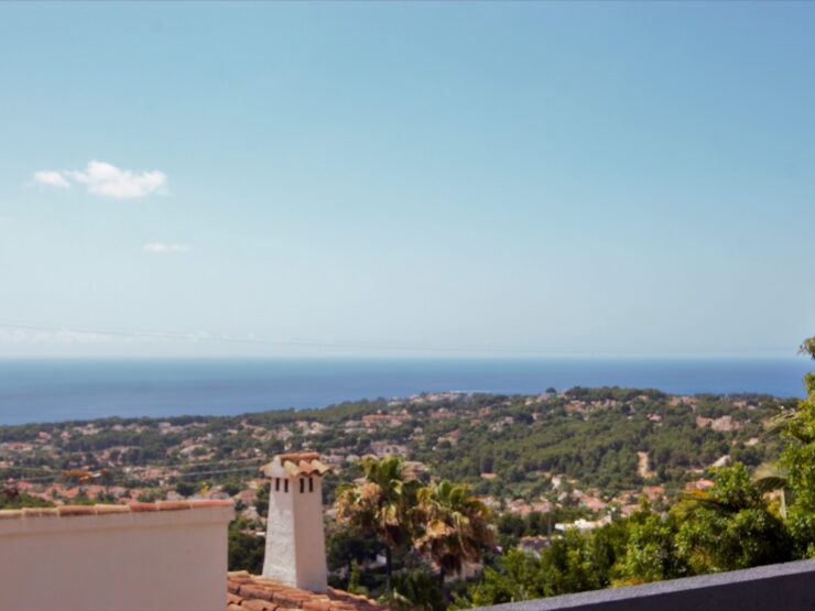 Building plot with sea view for sale in Moraira