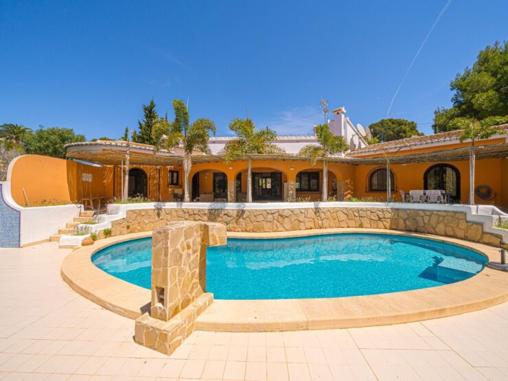 4 bedroom 4 bathroom Beautiful Mediterranean style villa with pool in Benissa Costa, Costa Blanca.