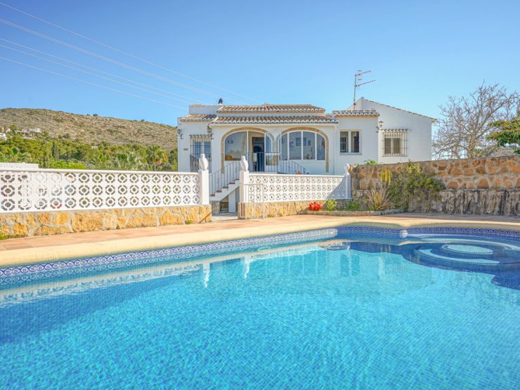 5 bedroom 3 bathroom Traditional villa close to Jávea town center for sale