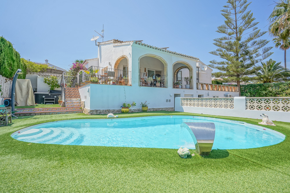 3 bedroom 3 bathroom Traditional villa for sale in Jávea