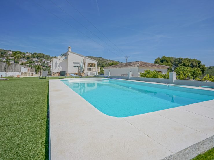 5 bedroom 4 bathroom Beautiful villa with separate guest house for sale in Javea