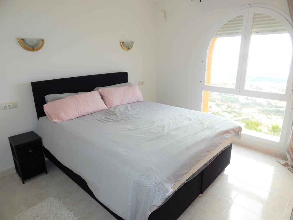 Duplex in Exclusive to Oceanview Estates we bring you this amazing three bedroom 2 bathroom apartment boasting the best sea views on the Costa Blanca. 