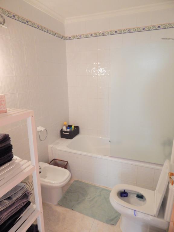 Duplex in Exclusive to Oceanview Estates we bring you this amazing three bedroom 2 bathroom apartment boasting the best sea views on the Costa Blanca. 